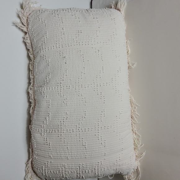 DKNY textured woven decorative pillow rectangle 21x12 - Picture 1 of 8